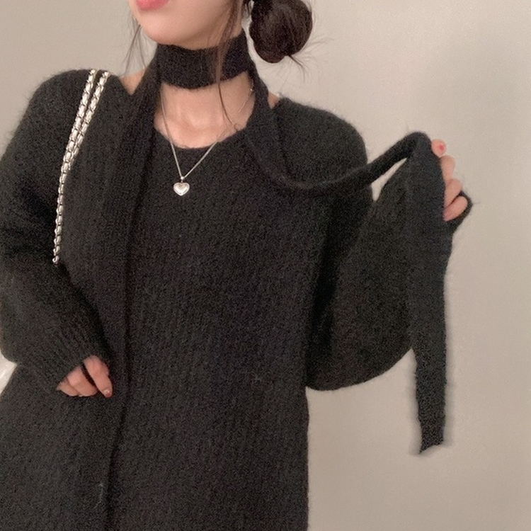 플럽 울 도톰한 브이넥 머플러 세트 루즈핏 니트 블랙