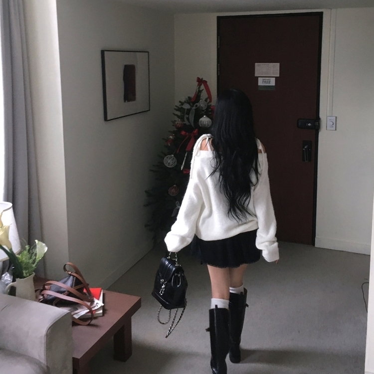 여리 울 오프숄더 끈 리본 루즈핏 아방 데일리 오프 니트 아이보리