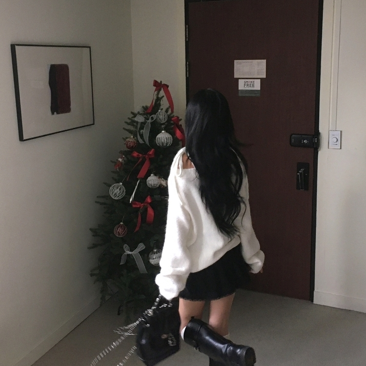 여리 울 오프숄더 끈 리본 루즈핏 아방 데일리 오프 니트 아이보리