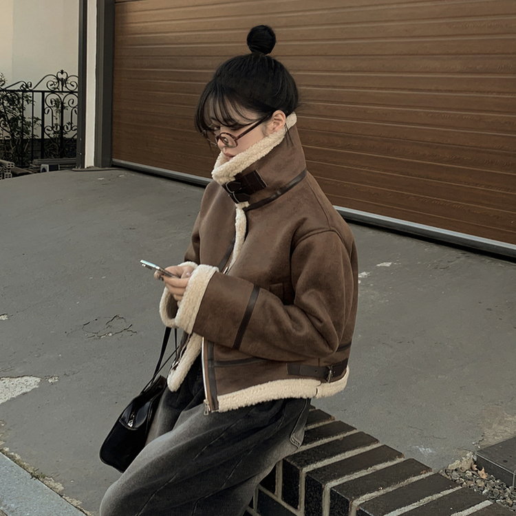 따뜻 스웨이드 크롭 버클 하이넥 무스탕 퍼카라 뽀글이자켓 세무 점퍼 밤색