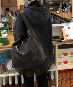 ナイトレザーショルダービッグバッグ BROWN