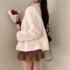 원더랜드 더블 금장 버튼 뽀글이 논카라 퍼 자켓 화이트