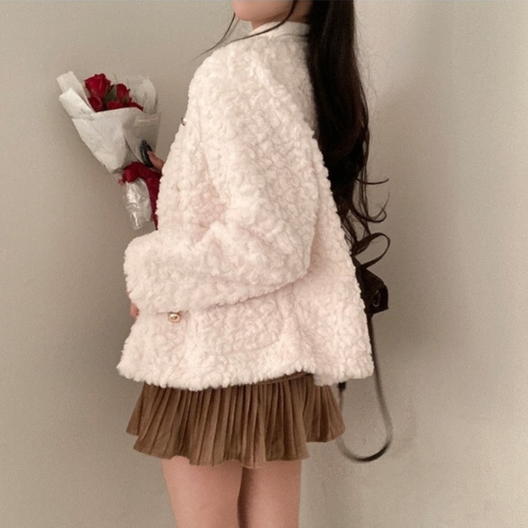 원더랜드 더블 금장 버튼 뽀글이 논카라 퍼 자켓 화이트