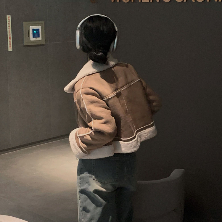 소프트 스웨이드 양털 데일리 카라 크롭 스탠다드핏 무스탕 모카브라운