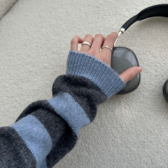 ストライプベーシックラウンドニット SKY BLUE