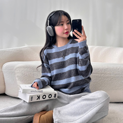 ストライプベーシックラウンドニット SKY BLUE