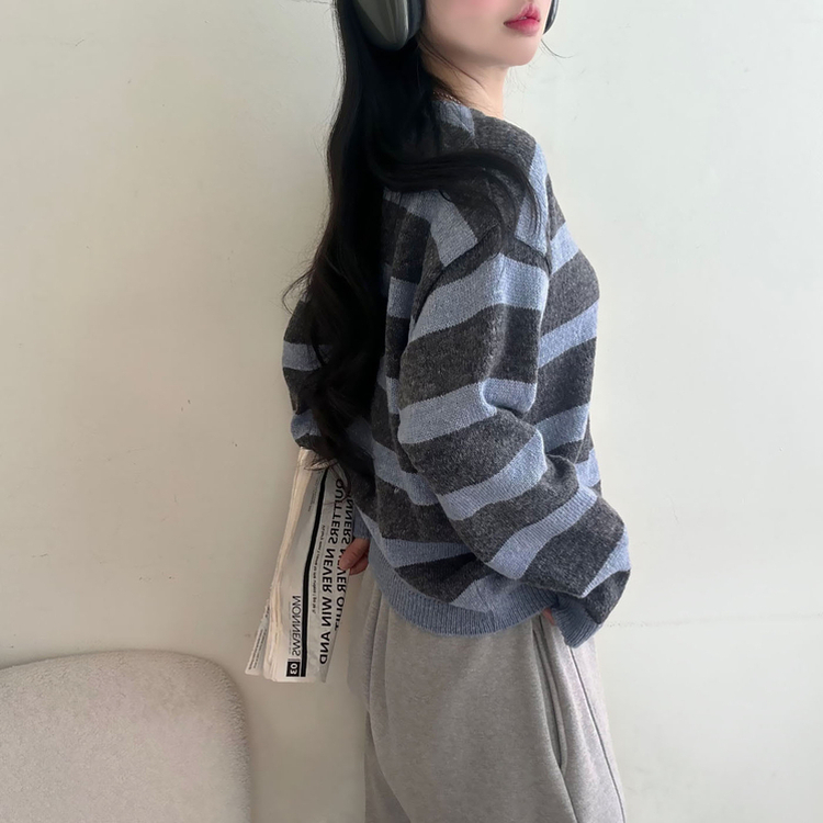 ストライプベーシックラウンドニット SKY BLUE