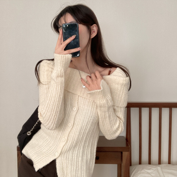 마들렌 소매트임 오프숄더 골지 울 버튼 니트 아이보리