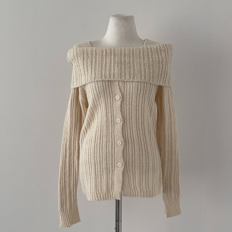 마들렌 소매트임 오프숄더 골지 울 버튼 니트