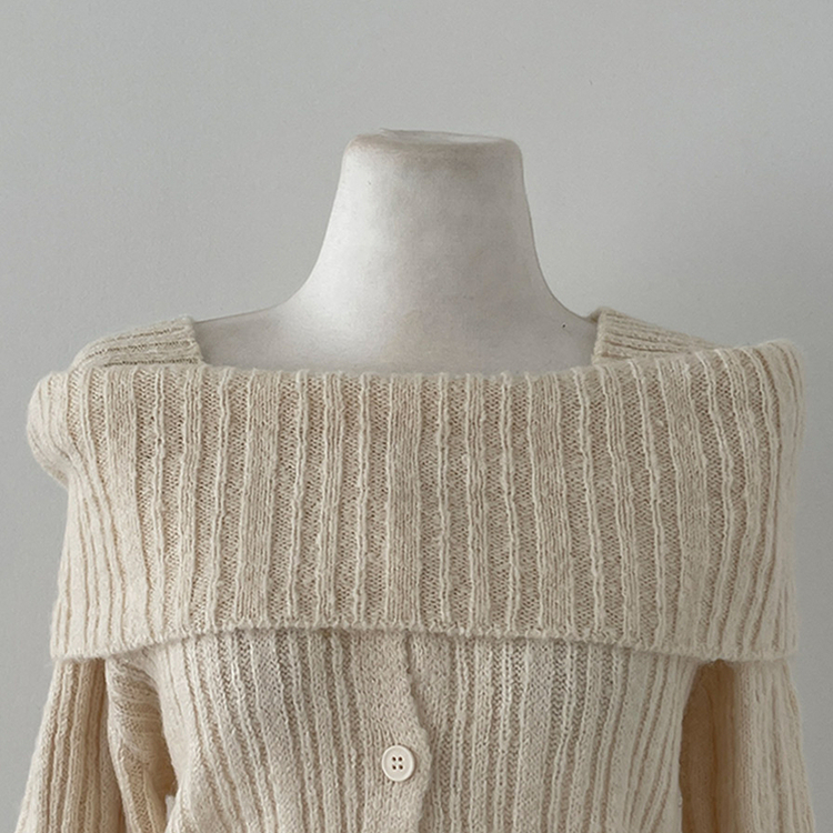 마들렌 소매트임 오프숄더 골지 울 버튼 니트