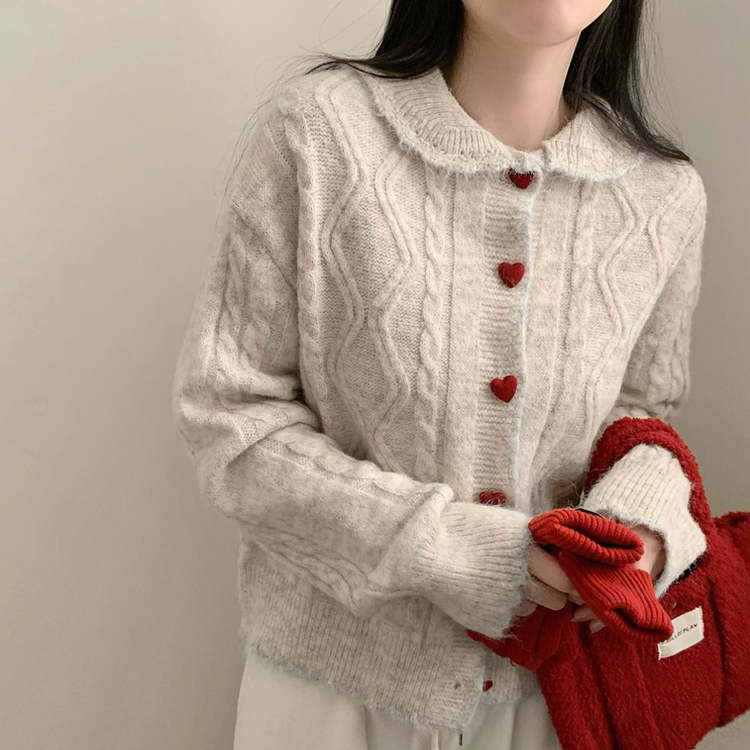 왕귀염 하트단추 빈티지 카라넥 레드 단추 귀요미 니트 가디건 겨울 연말 크리스마스 베이지