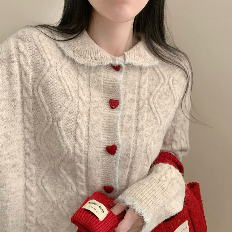 왕귀염 하트단추 빈티지 카라넥 레드 단추 귀요미 니트 가디건 겨울 연말 크리스마스 베이지