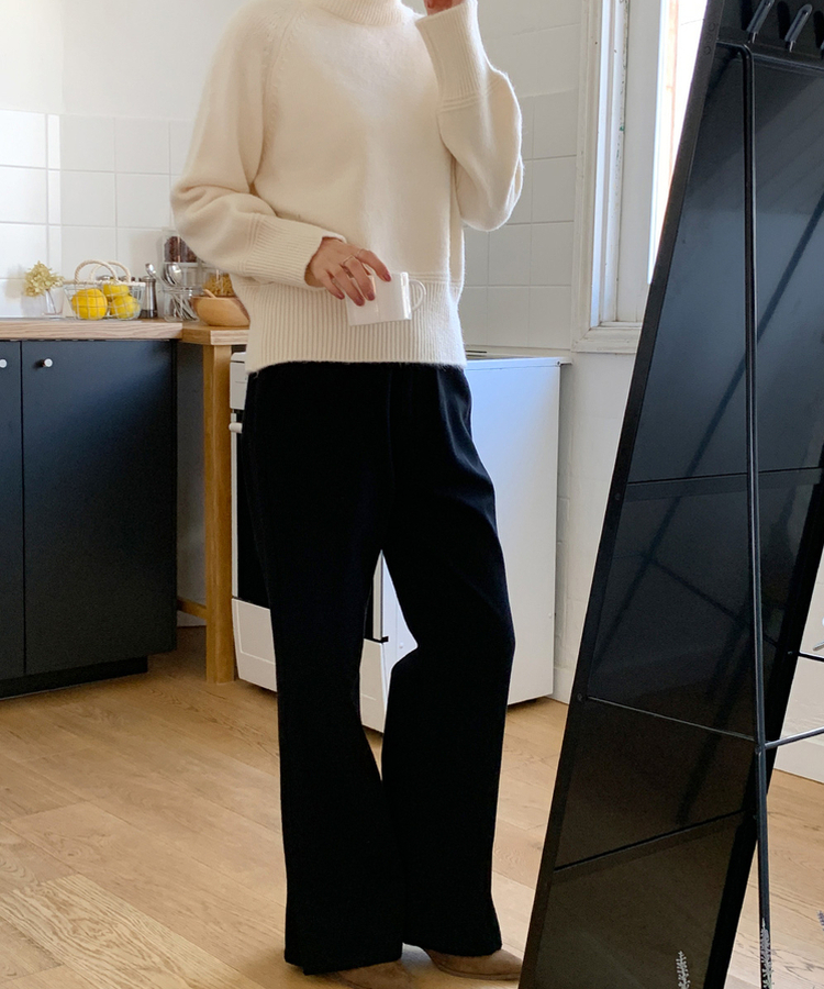 슬릿세미와이드부츠컷P 블랙