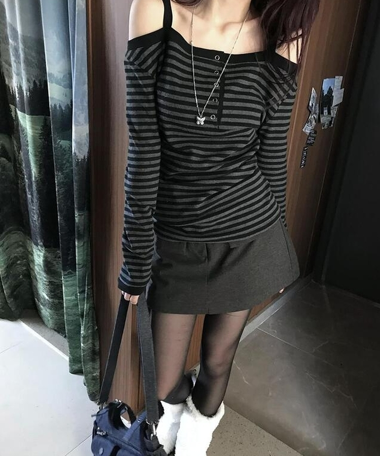 【起毛】ストライプオフショルダーTシャツ
