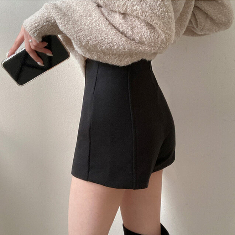 ローブルスリットショートパンツ