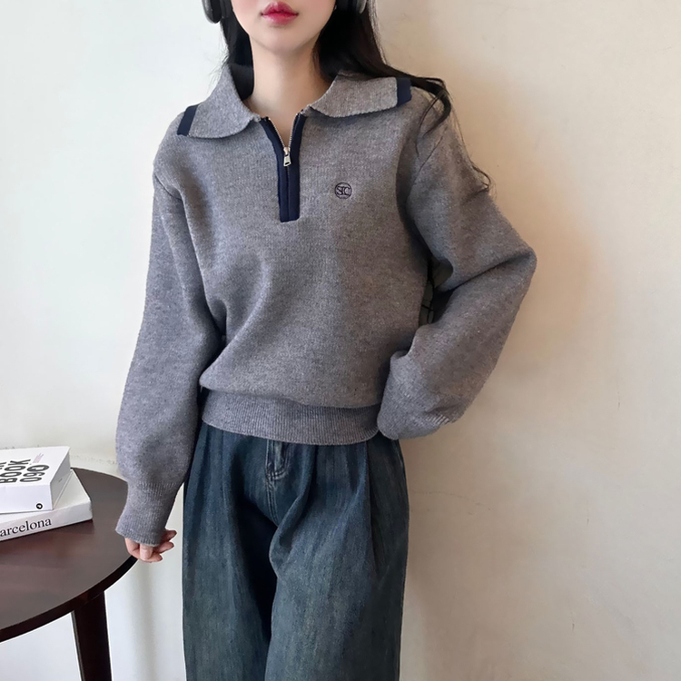 ジップアップ刺繍カラールーズニット