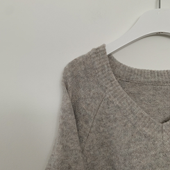 도톰 아방핏 브이넥 래글런 오버핏 긴팔니트 넉넉함보장