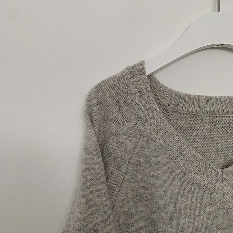 도톰 아방핏 브이넥 래글런 오버핏 긴팔니트 넉넉함보장