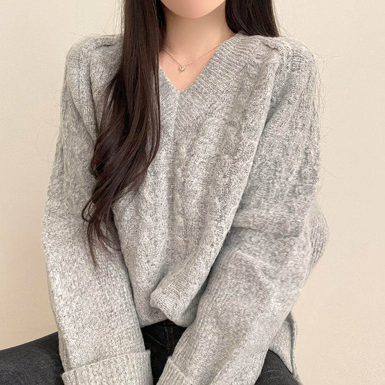 ケーブルVネックウールニット