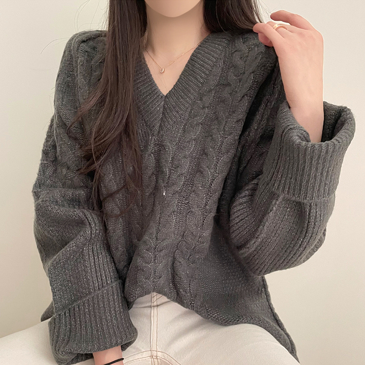 ケーブルVネックウールニット