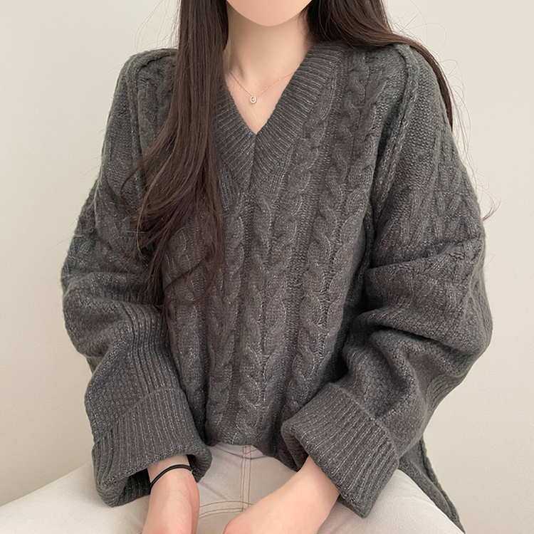 ケーブルVネックウールニット