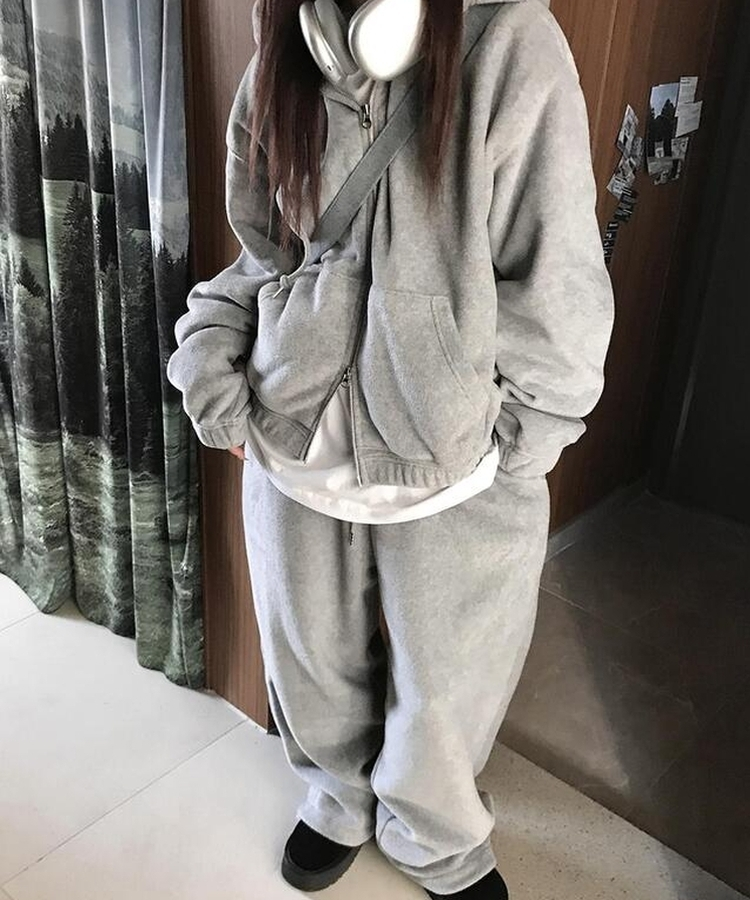 エニーフリースフードジップアップ