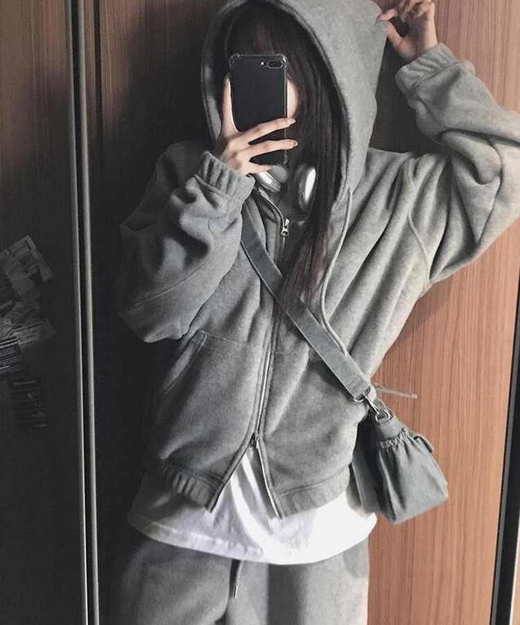 エニーフリースフードジップアップ