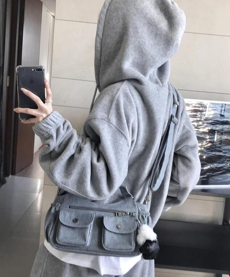 エニーフリースフードジップアップ