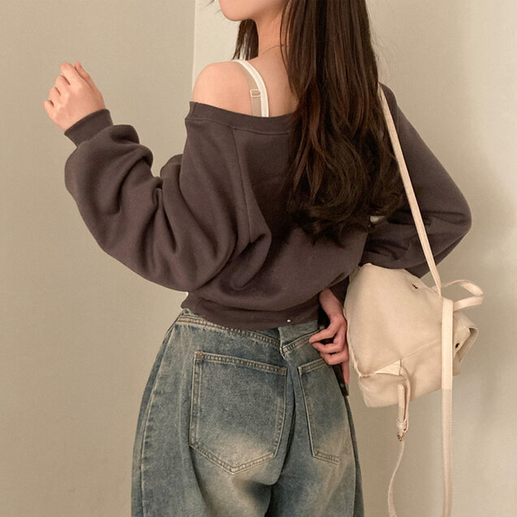 【起毛】84レタリングオフショルダークロップトレーナー