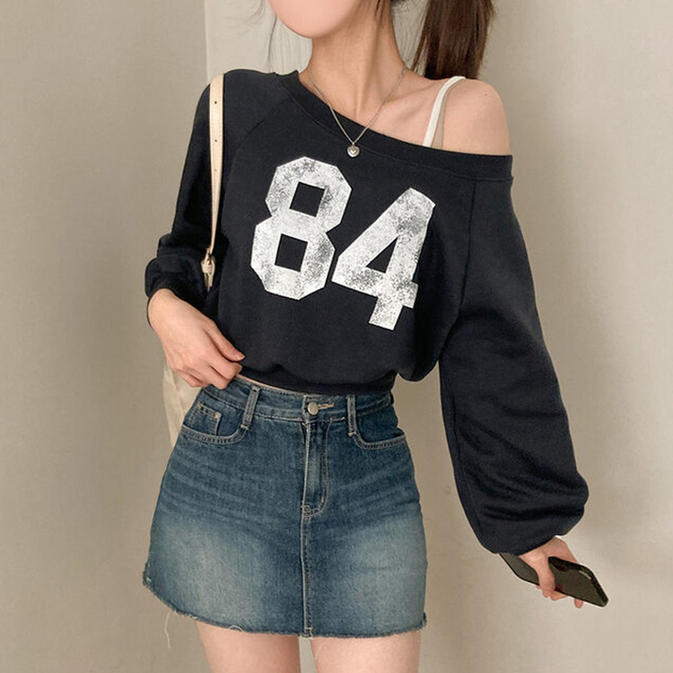 【起毛】84レタリングオフショルダークロップトレーナー