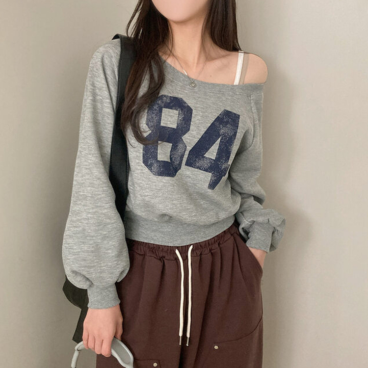 【起毛】84レタリングオフショルダークロップトレーナー