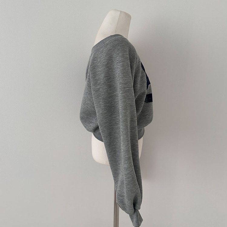 【起毛】84レタリングオフショルダークロップトレーナー