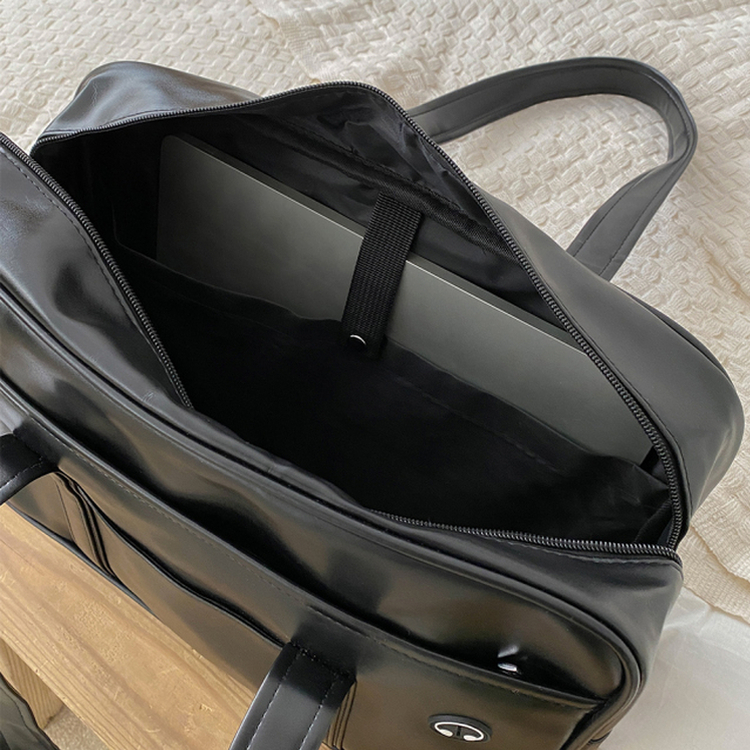 レザーポケットスクエアショルダーバッグ