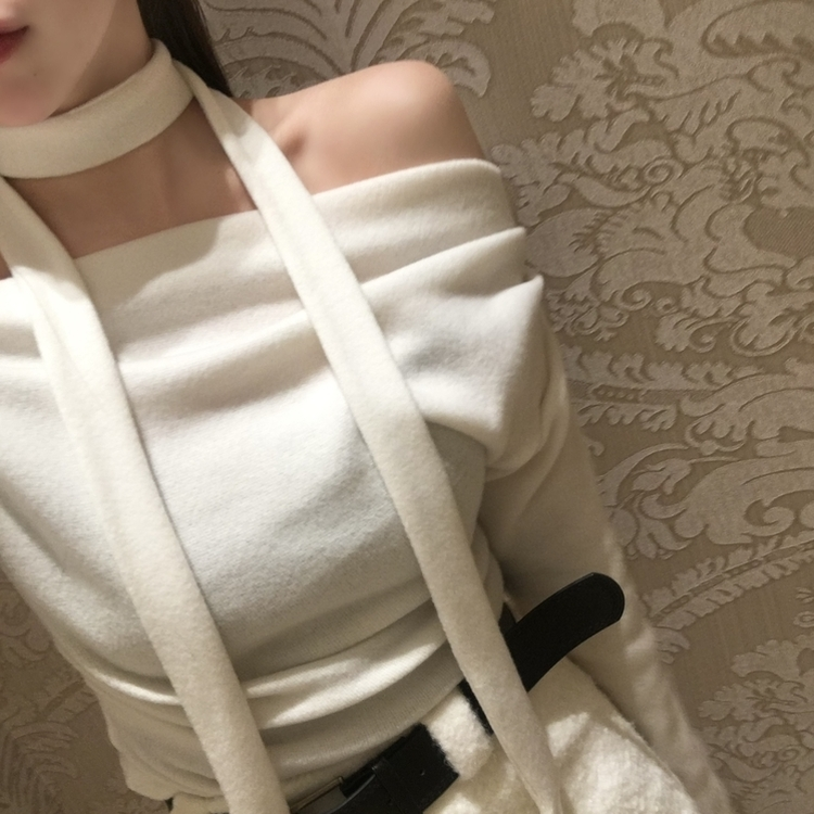 【タイ付き】テディーオフショルダーTシャツ