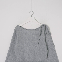 ショルダーリボンニット