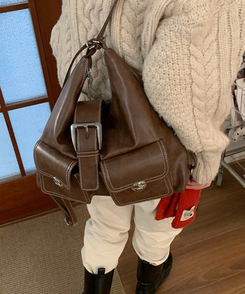 バッグ バックルレザーショルダーバッグ BROWN