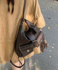 バッグ バックルレザーショルダーバッグ MOCHA