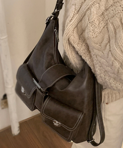バッグ バックルレザーショルダーバッグ MOCHA