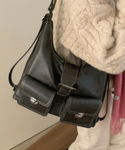 バッグ バックルレザーショルダーバッグ BLACK