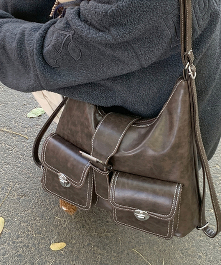 バックルレザーショルダーバッグ BROWN