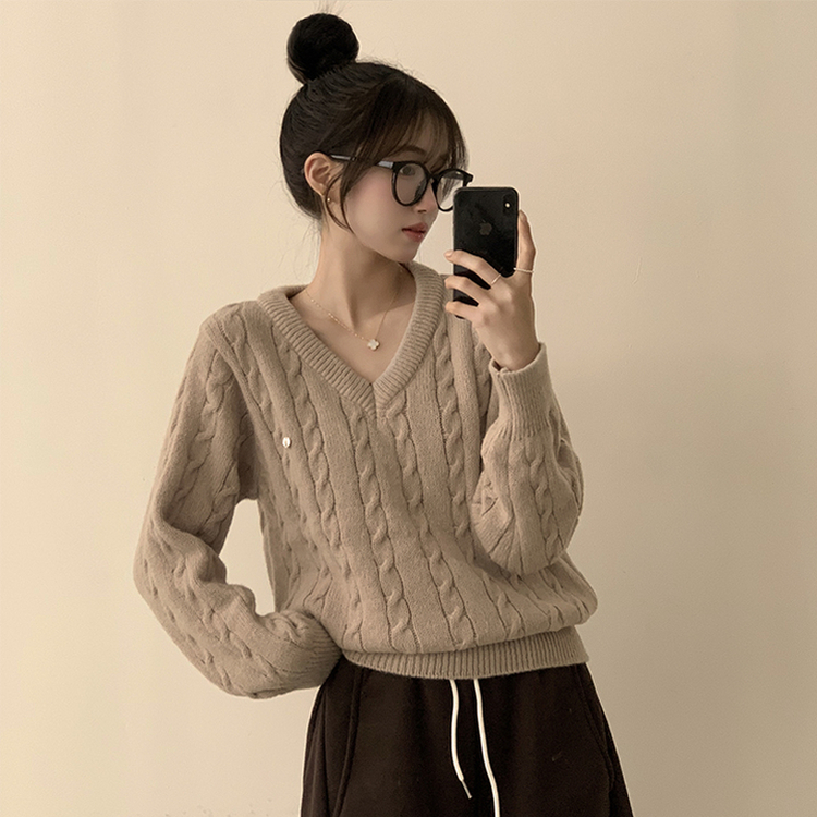 자신있는 추천템 러블리모먼트 브이넥 겨울 긴팔 꽈배기 펜던트 오버핏 니트 루즈핏 상의 6color 베이지