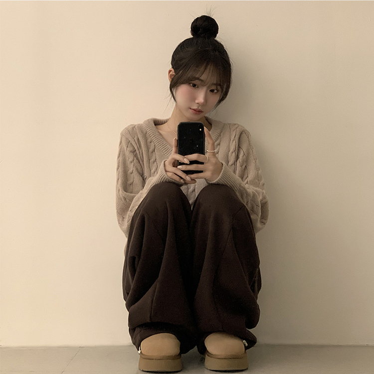 자신있는 추천템 러블리모먼트 브이넥 겨울 긴팔 꽈배기 펜던트 오버핏 니트 루즈핏 상의 6color 베이지