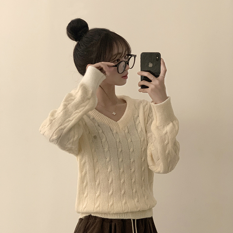 자신있는 추천템 러블리모먼트 브이넥 겨울 긴팔 꽈배기 펜던트 오버핏 니트 루즈핏 상의 6color 아이보리