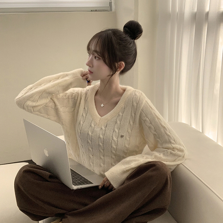 자신있는 추천템 러블리모먼트 브이넥 겨울 긴팔 꽈배기 펜던트 오버핏 니트 루즈핏 상의 6color 아이보리