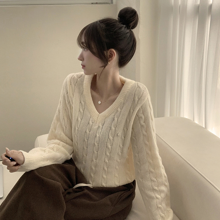 자신있는 추천템 러블리모먼트 브이넥 겨울 긴팔 꽈배기 펜던트 오버핏 니트 루즈핏 상의 6color 아이보리
