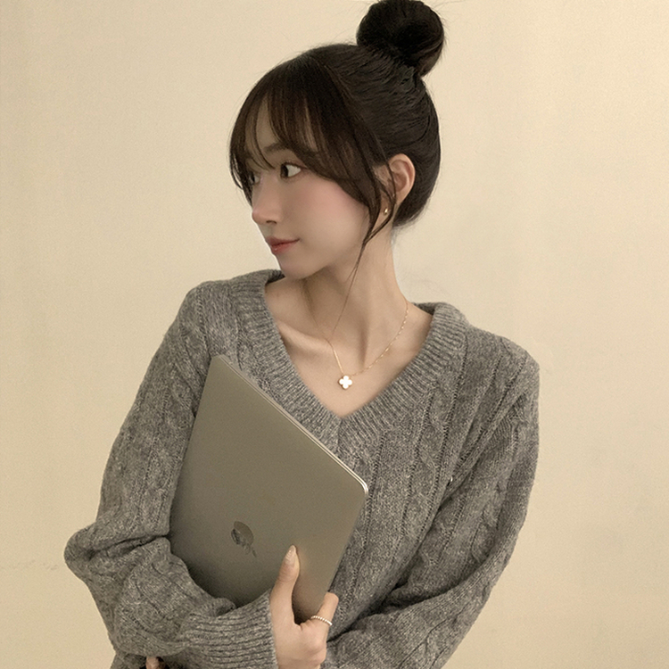 자신있는 추천템 러블리모먼트 브이넥 겨울 긴팔 꽈배기 펜던트 오버핏 니트 루즈핏 상의 6color 그레이