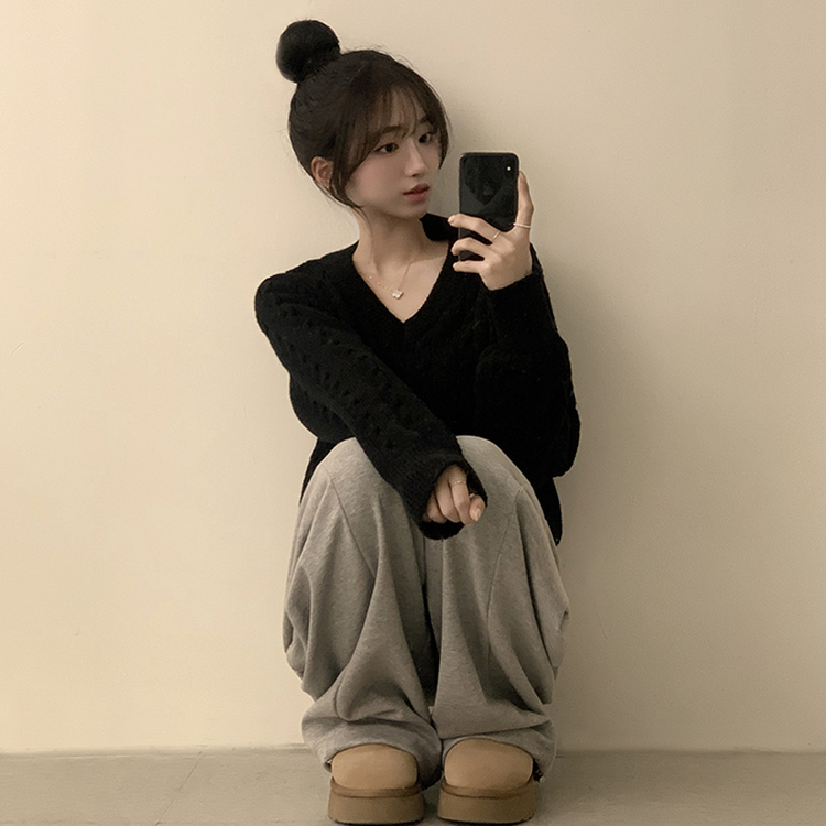 자신있는 추천템 러블리모먼트 브이넥 겨울 긴팔 꽈배기 펜던트 오버핏 니트 루즈핏 상의 6color 블랙