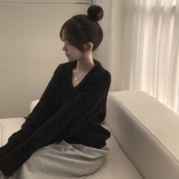 자신있는 추천템 러블리모먼트 브이넥 겨울 긴팔 꽈배기 펜던트 오버핏 니트 루즈핏 상의 6color 블랙