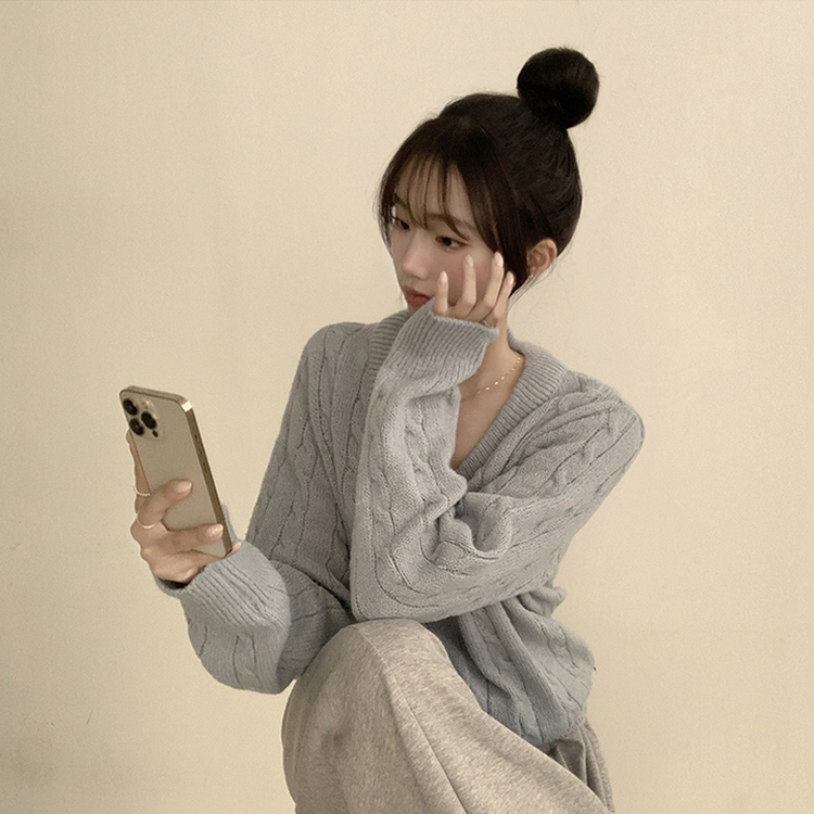 자신있는 추천템 러블리모먼트 브이넥 겨울 긴팔 꽈배기 펜던트 오버핏 니트 루즈핏 상의 6color 소라