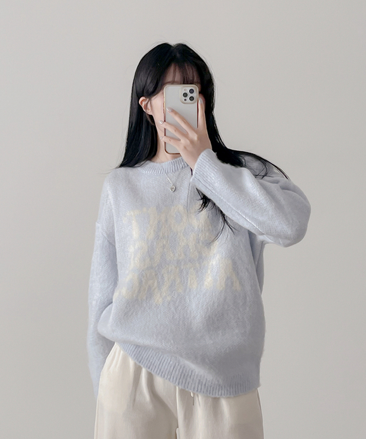 크리미 레터링 브러쉬 니트 소라